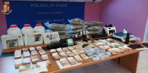 Torino. Arrestati dalla Polizia di Stato due cittadini italiani per spaccio e detenzione di stupefacenti