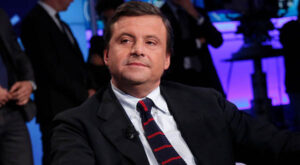 Carlo Calenda: un emendamento al Dl Ucraina per abbassare il costo delle bollette e della benzina