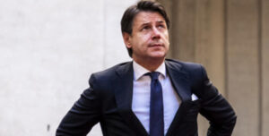 Giuseppe Conte a “Otto e Mezzo” non risponde quando gli chiedono se voterebbe Le Pen o Macron…. Imbarazzante