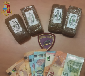 Torino: tratto in arresto per spaccio dagli agenti del Commissariato Centro