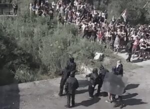 Assalto dei manifestanti al cantiere di San Didero: petardi, sassaiole e artifizi pirotecnici