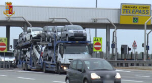 Riciclaggio di auto: quattro persone sottoposte a misura cautelare in carcere #videonotizia