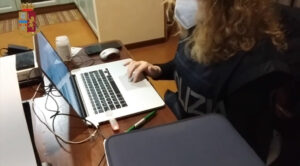 Smantellata dalla Polizia di Stato una organizzazione criminale che gestiva il riciclaggio internazionale dei profitti illeciti derivanti dalle frodi da trading online