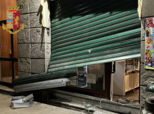 Spaccata in tabaccheria in città: tre arresti