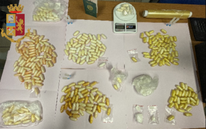 Nascondeva ovuli termosaldati. Arrestato