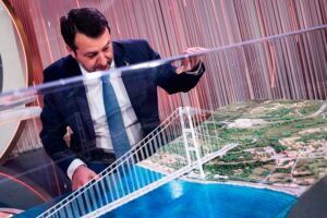 Matteo Salvini: “Entro 10 anni prima produzione da nucleare” perché lui è già “oltre” il Ponte sullo Stretto