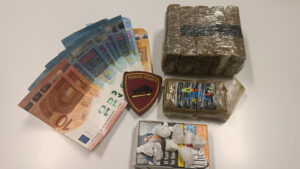 Seicento grammi di hashish in casa: due arrestati