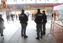 La Polizia in Barriera Nizza sequestra sei monopattini