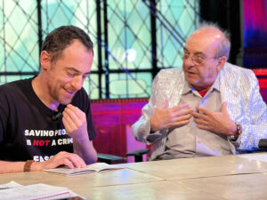 Elio Germano ci ricorda i nostri diritti dall’app di Servizio Pubblico, il progetto editoriale di Michele Santoro