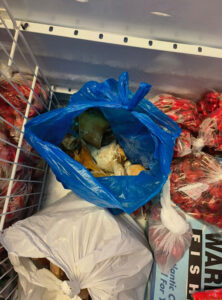 Controllati esercizi commerciali: due persone denunciate e 150 kg di alimenti sequestrati