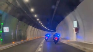 Fugge a bordo di un’auto rubata. Fermato