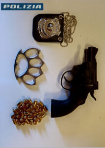 Tre presunti militanti di estrema destra, indagati per usurpazione di funzioni pubbliche