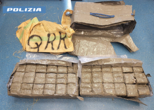 Sequestrati 180 kg di hashish e 71enne arrestato