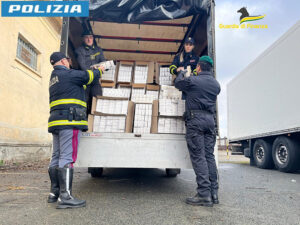 Torino. Polizia Stradale e Guardia di Finanza sequestrano una tonnellata di sigarette di contrabbando