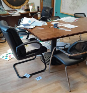 Torino, assaltano l’ASL Città di Torino imbrattando muri e mettendo a soqquadro gli uffici