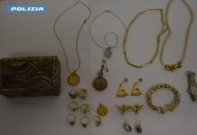 Torino, sottrarre 50mila euro in monili d’oro a un’anziana donna